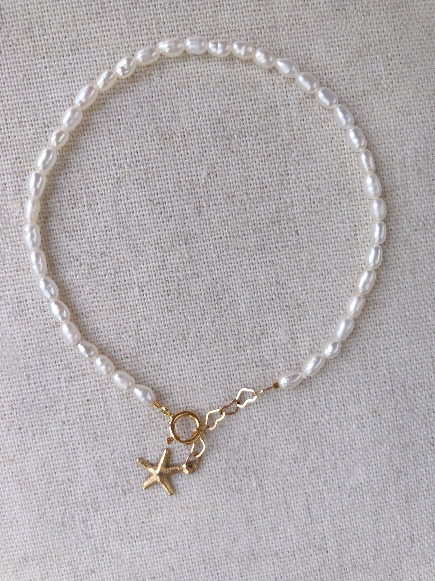 Micro de Mistissi – Seed Rice Pearl Bracelet