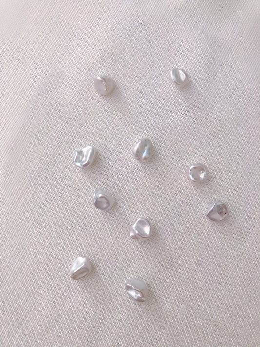Petale de Mistissi – Pearl Stud Earring