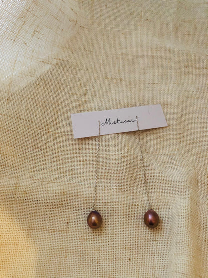 Couleur de Mistissi Dangle Pearl Earrings