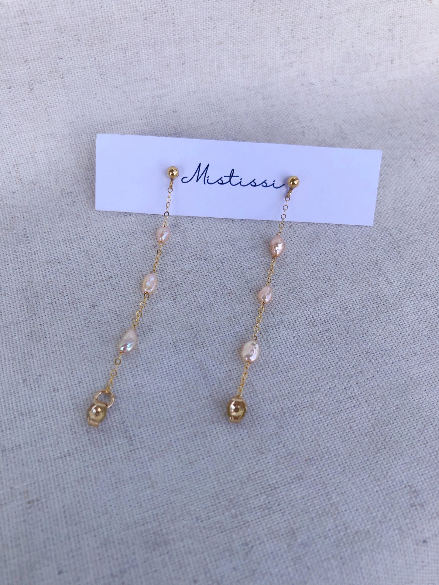 Micro de Mistissi Gold Keshi Pearl Chain Dangle Earrings