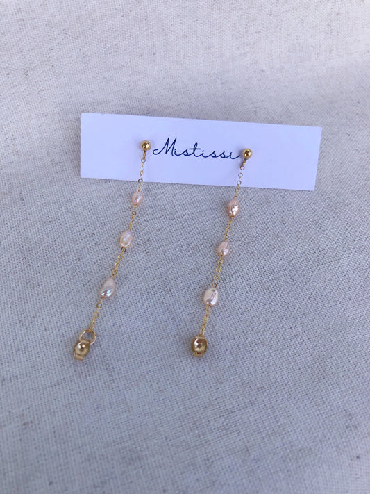 Micro de Mistissi Gold Keshi Pearl Chain Dangle Earrings