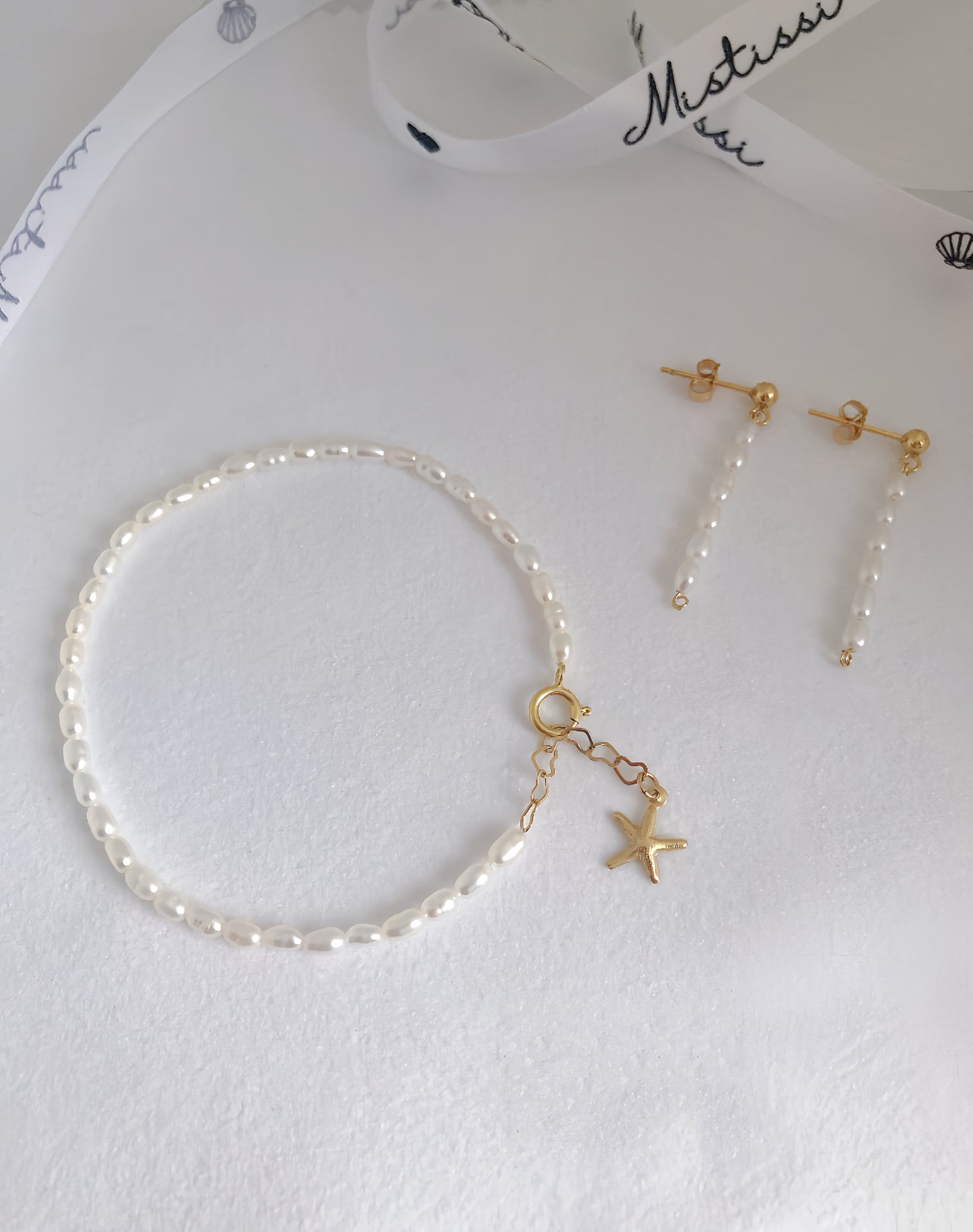 Micro de Mistissi Seed Rice Pearl Dangle Earrings