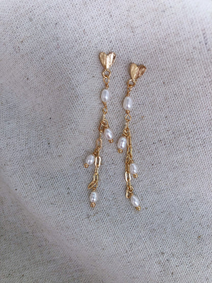 Cascade de Mistissi Rice Pearl Earrings