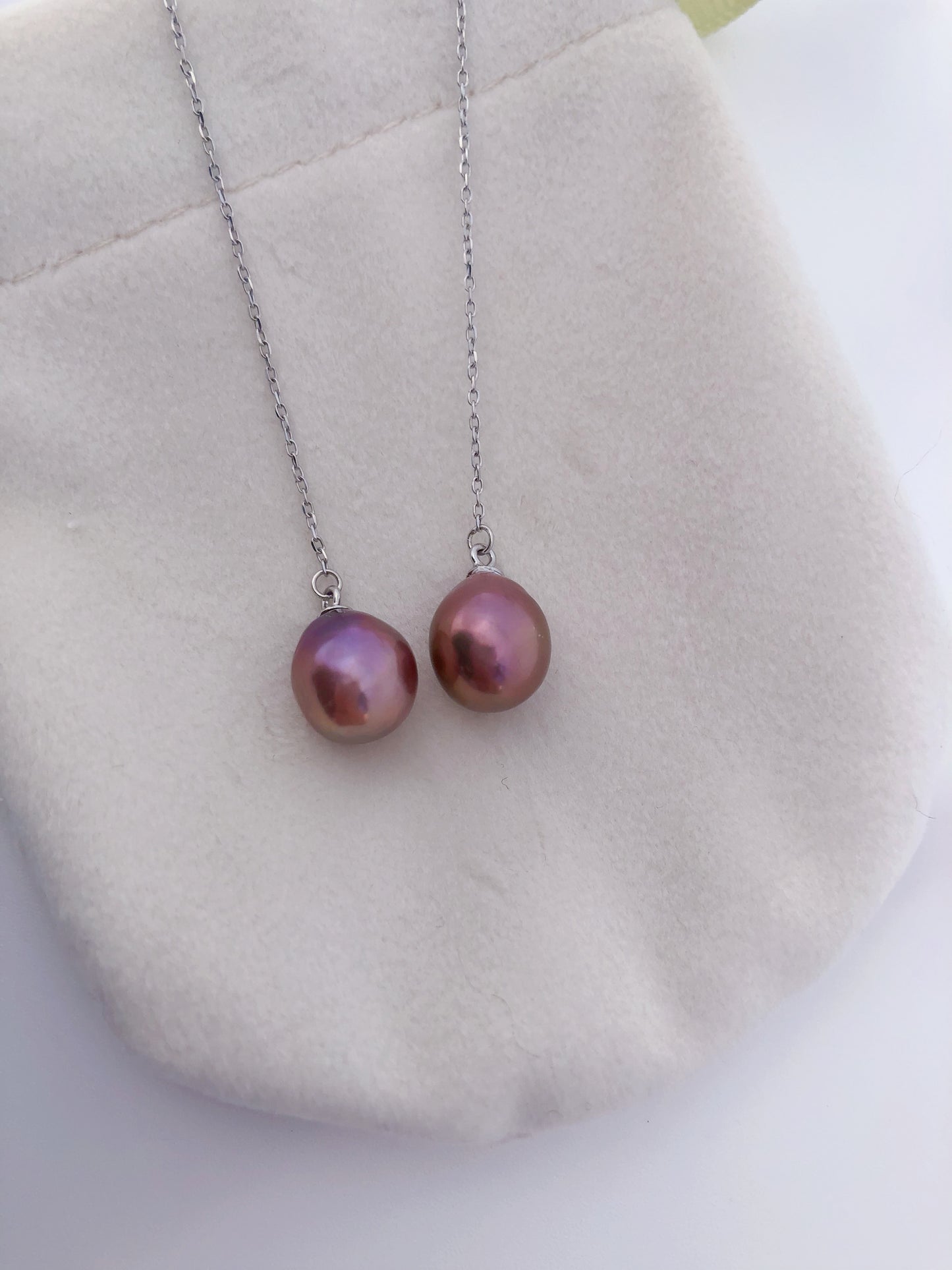 Couleur de Mistissi Dangle Pearl Earrings