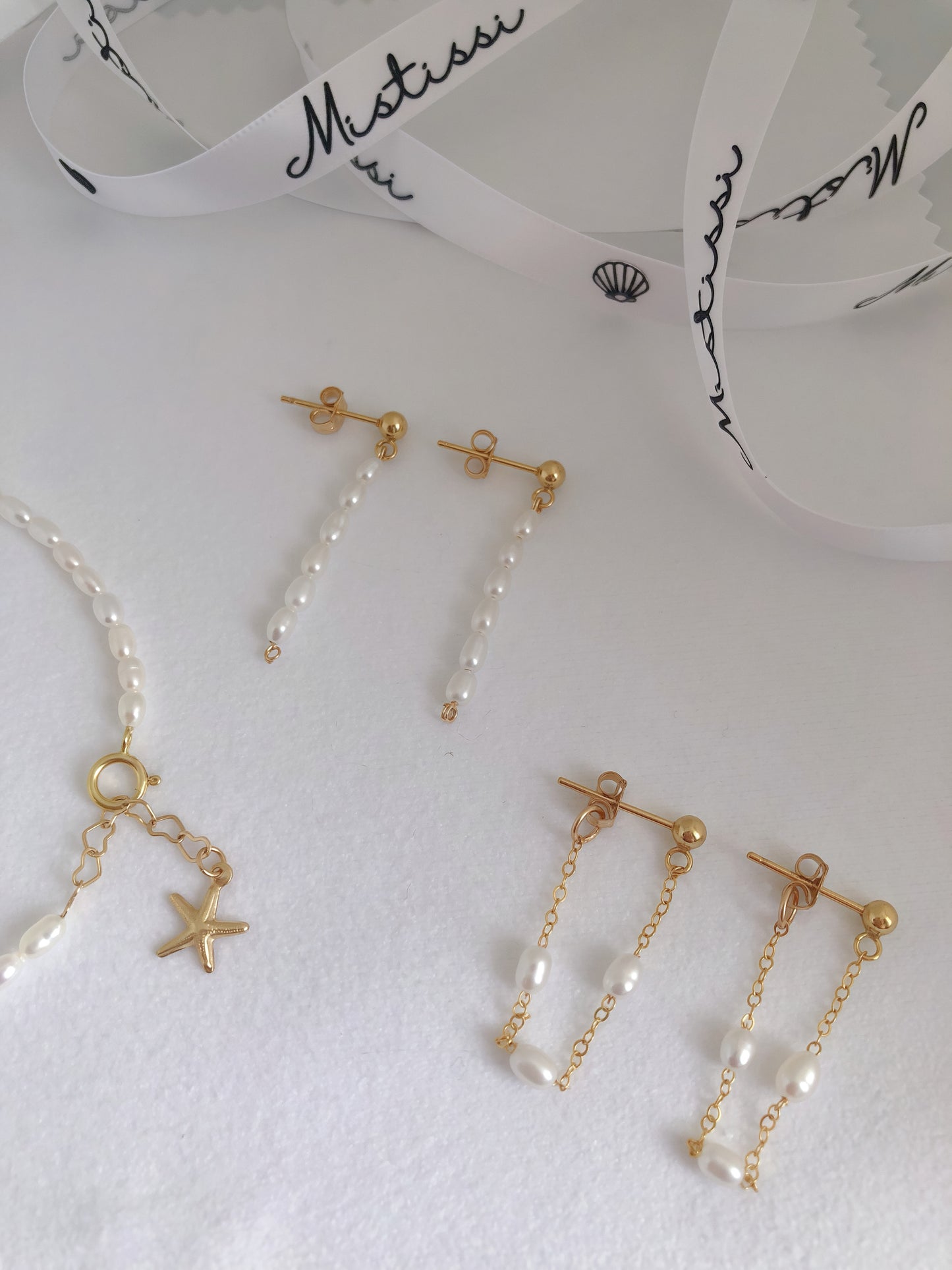 Micro de Mistissi Seed Rice Pearl Dangle Earrings