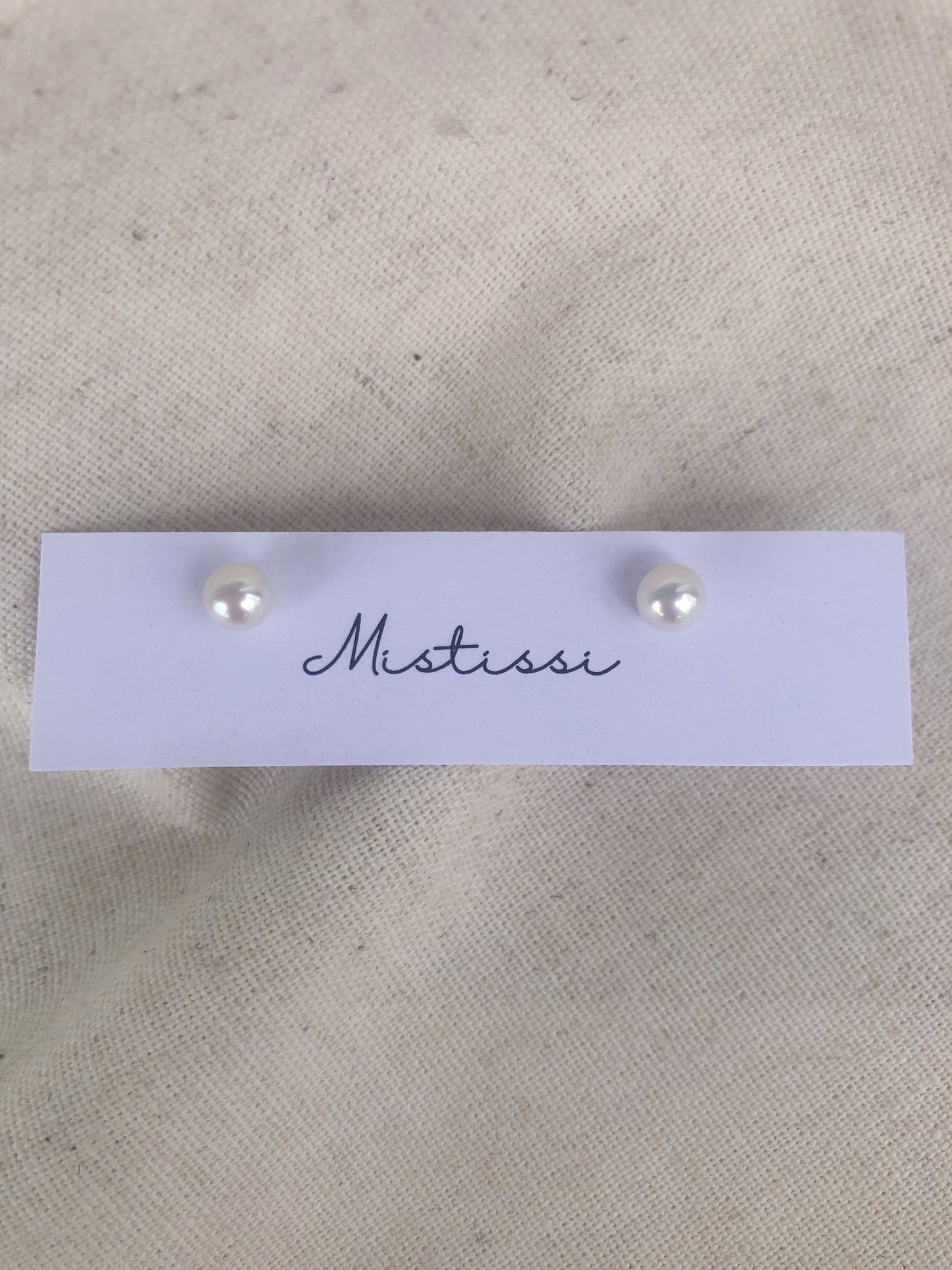 Micro de Mistissi Seed Stud Pearl Earrings
