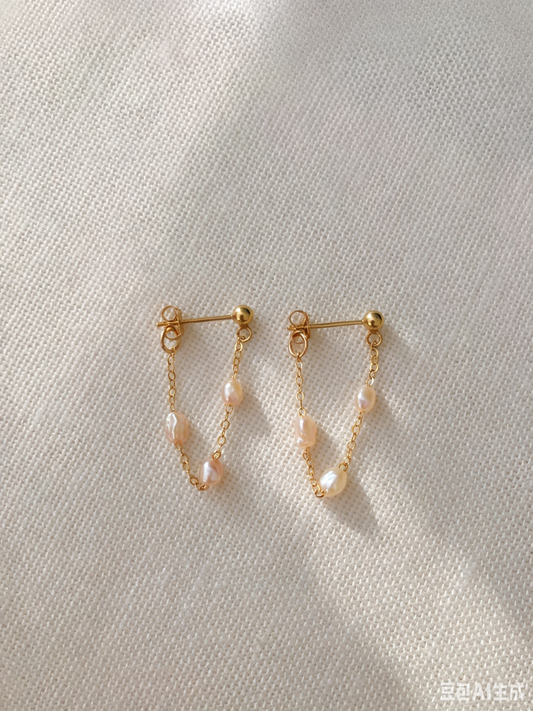Micro de Mistissi Golden  Keshi Pearl Chain Dangle Earringsn