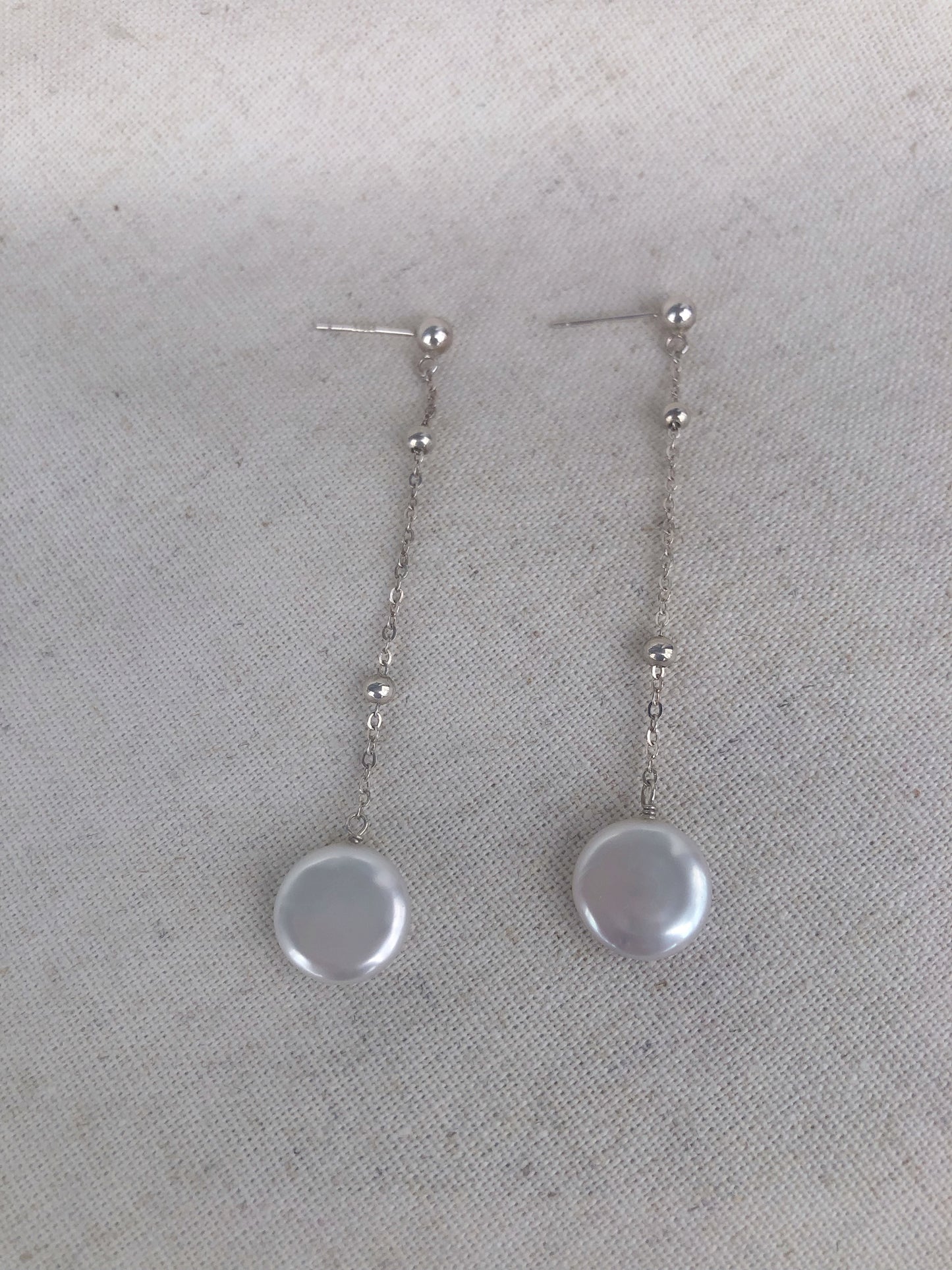 Éclat de Mistissi: Coin Pearl Drop Sterling Silver Earrings
