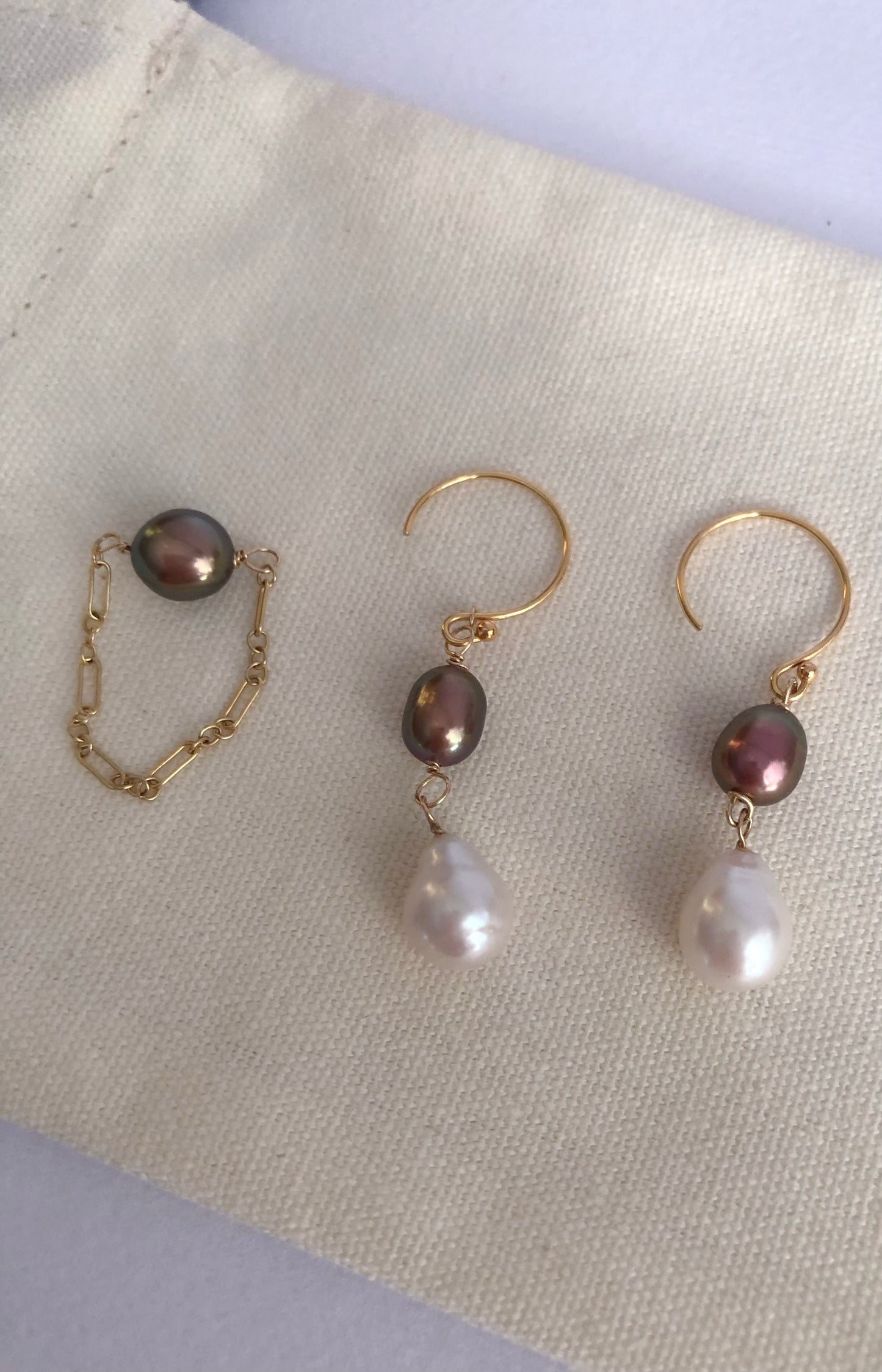 Couleur de Mistissi Duo: Baroque Freshwater Pearl Earrings