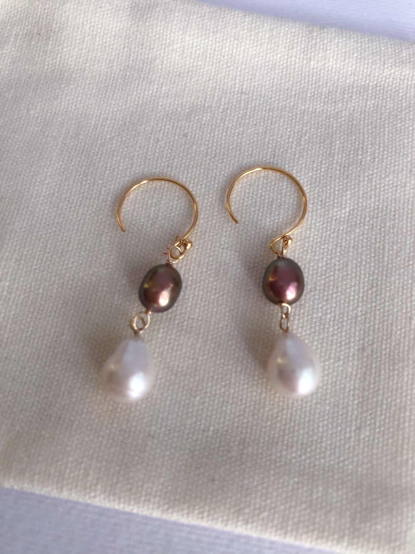 Couleur de Mistissi Duo: Baroque Freshwater Pearl Earrings