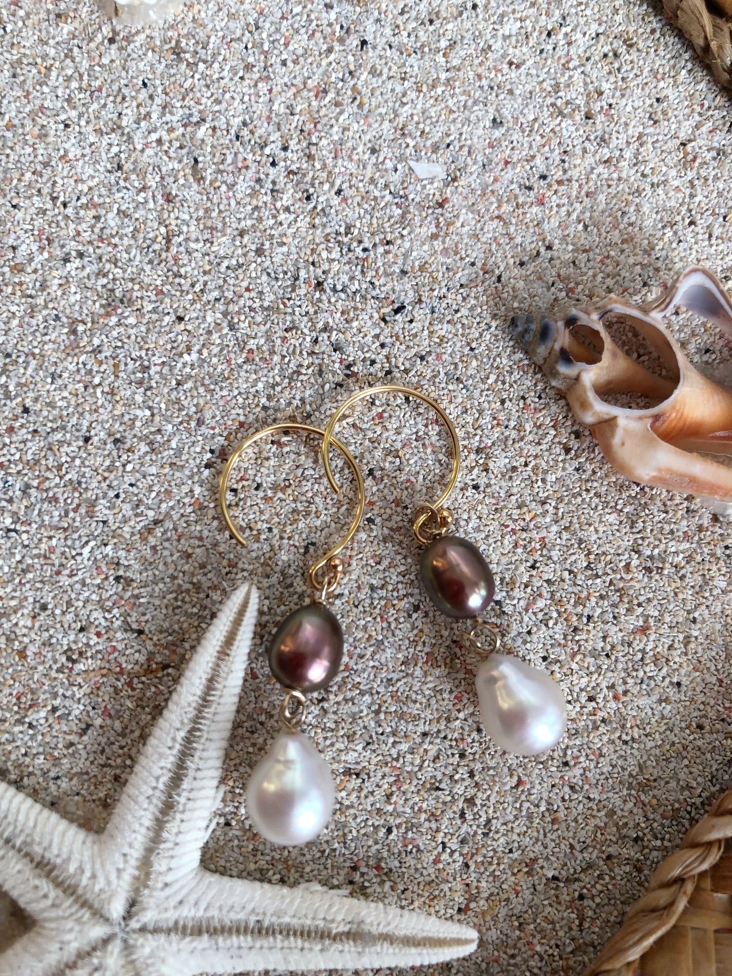 Couleur de Mistissi Duo: Baroque Freshwater Pearl Earrings