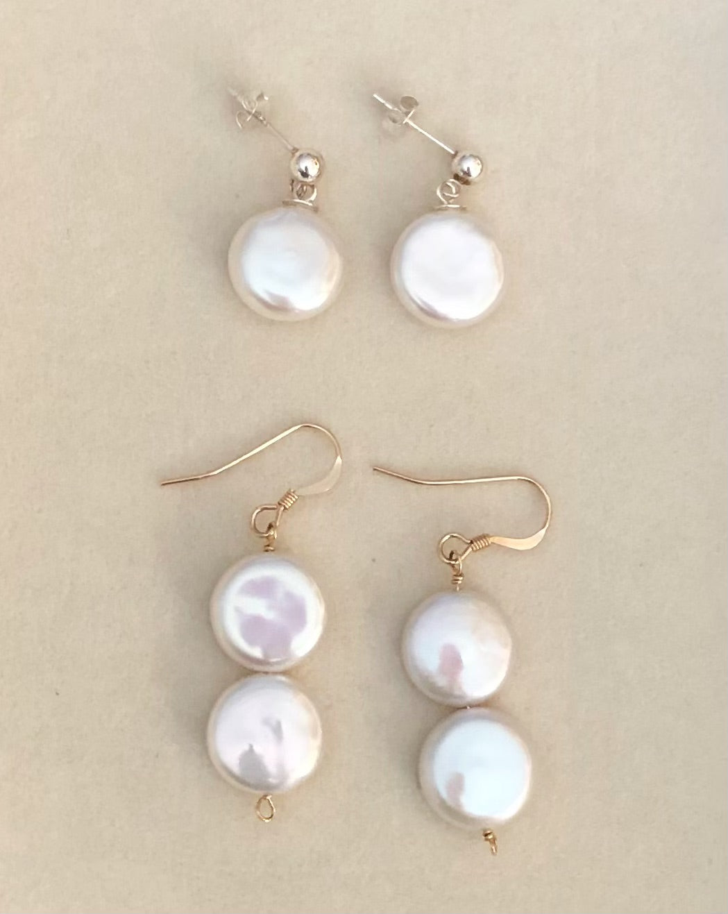 Éclat de Mistissi Solitaire: Coin Baroque Freshwater Pearl Earrings