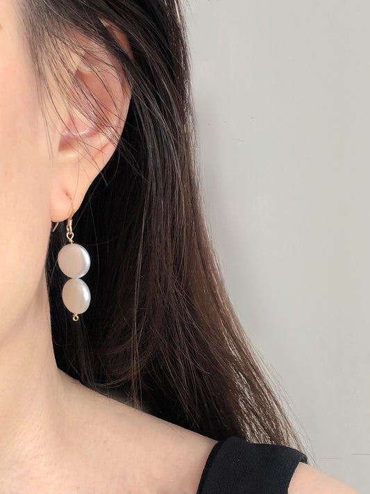 Éclat de Mistissi Duo: Coin Baroque Freshwater Pearl Earrings