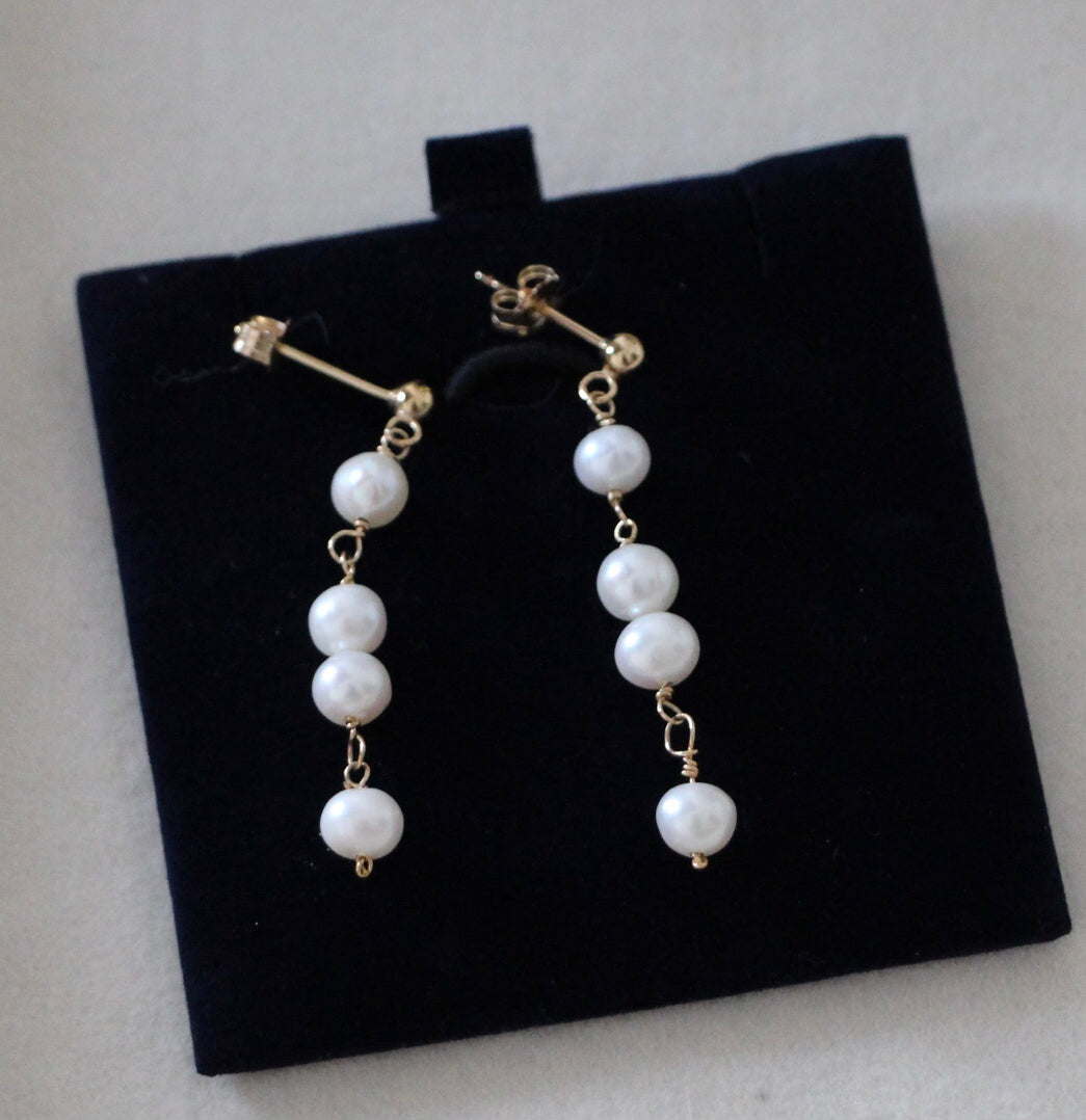 Amour de Mistissi Quartet: Freshwater Pearl Earrings