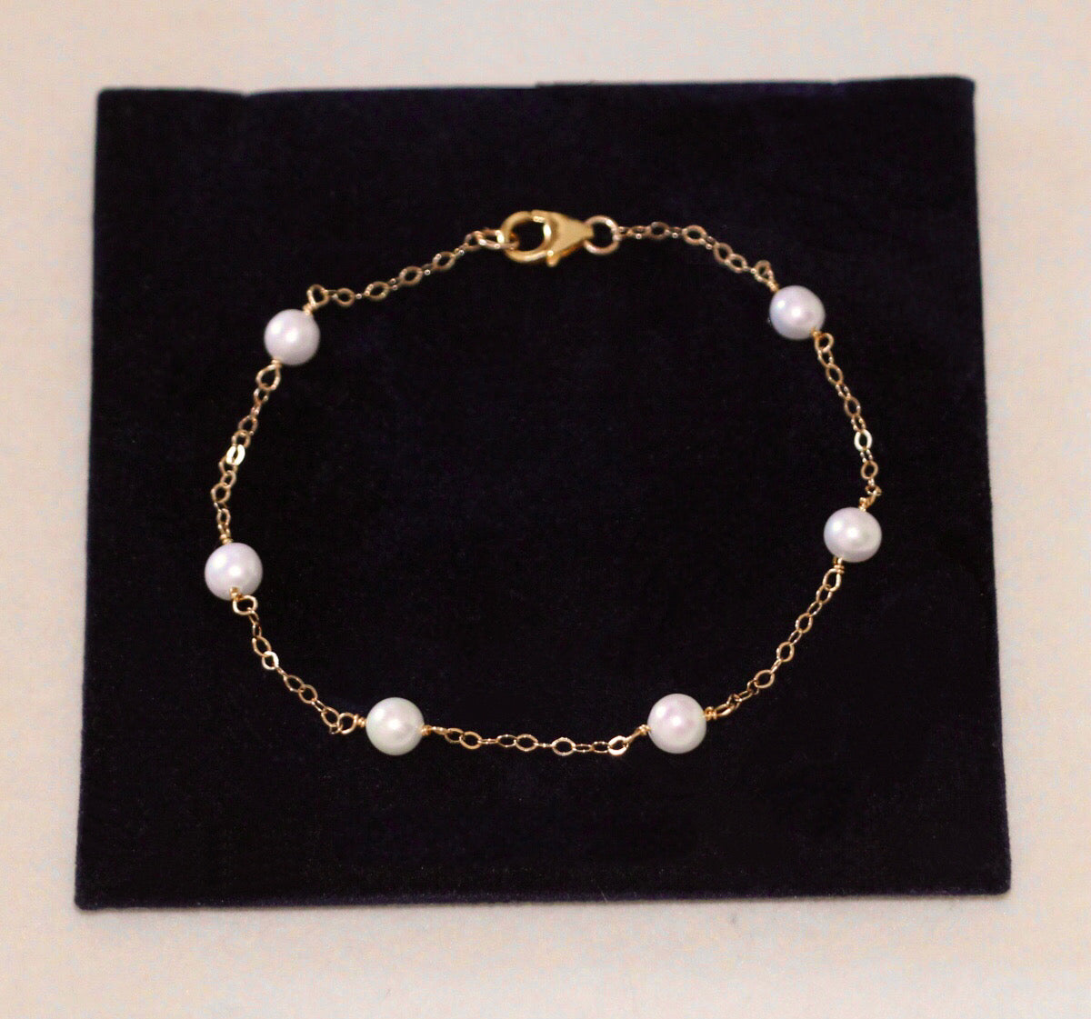 Amour de Mistissi: Floating Pearl Bracelet