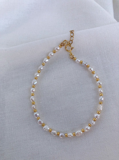 Golden Mistissi Baroque Pearl Bracelet