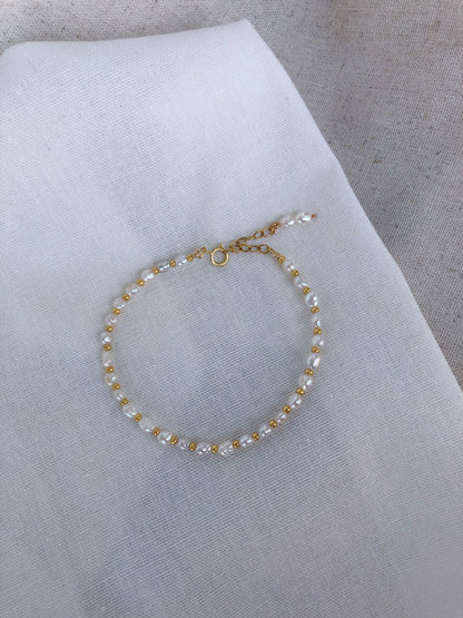 Golden Mistissi Baroque Pearl Bracelet