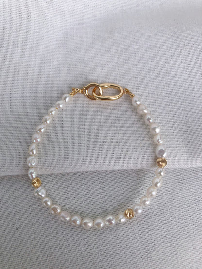 Golden Mistissi Baroque Pearl Bracelet