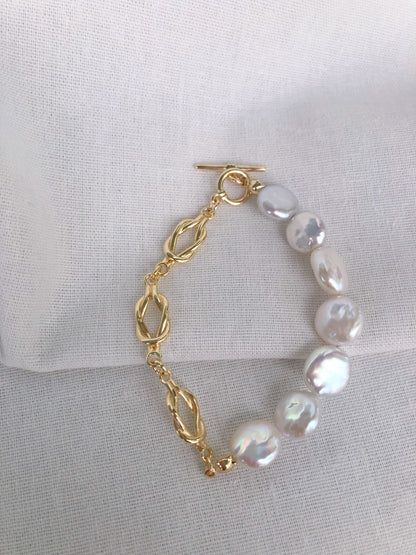 Golden Mistissi Coin Baroque Pearl Bracelet