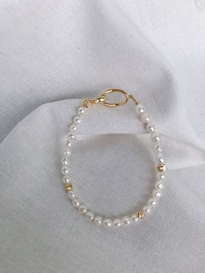 Golden Mistissi Baroque Pearl Bracelet