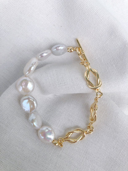 Golden Mistissi Coin Baroque Pearl Bracelet