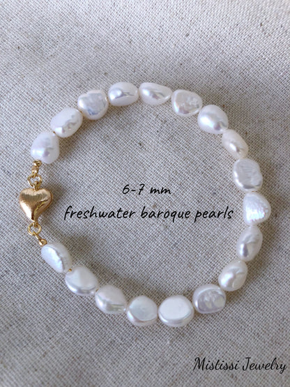 Lune Blanche de Mistissi – Minimalist Baroque Pearl Bracelet