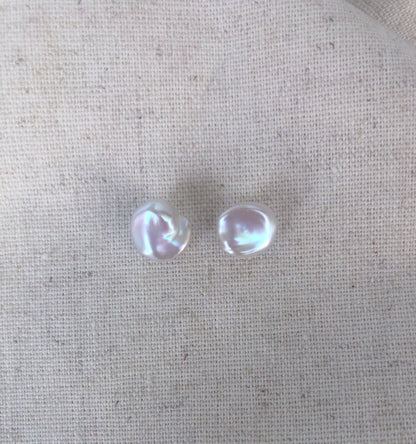 Petale de Mistissi – Pearl Stud Earring