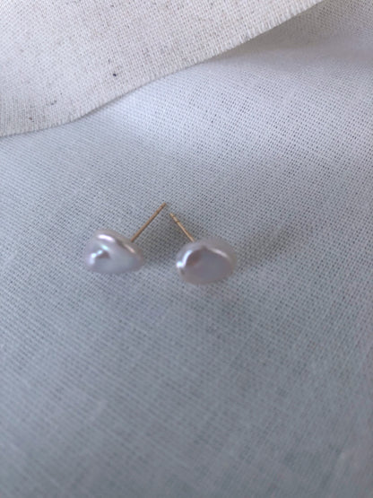 Petale de Mistissi – Pearl Stud Earring