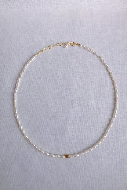 Amour de Mistissi minimalist pearl choker