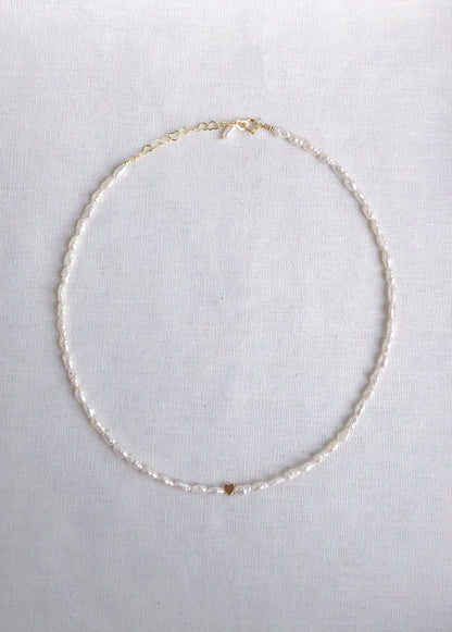 Amour de Mistissi minimalist pearl choker