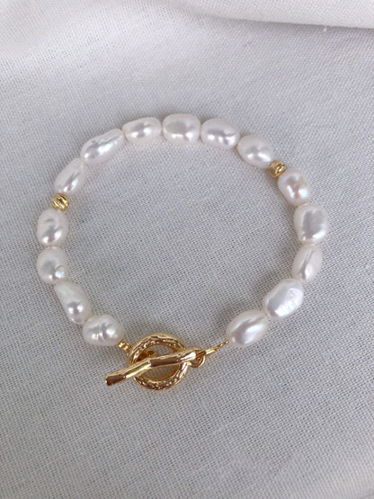 Lune Blanche de Mistissi – Baroque Pearl Bracelet