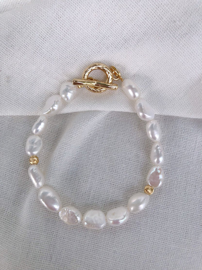 Lune Blanche de Mistissi – Baroque Pearl Bracelet