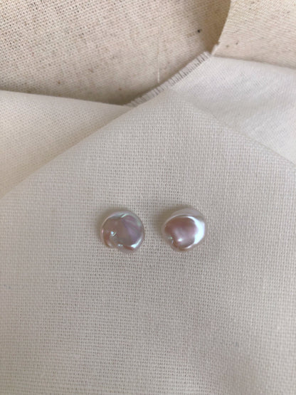 Petale de Mistissi – Pearl Stud Earring