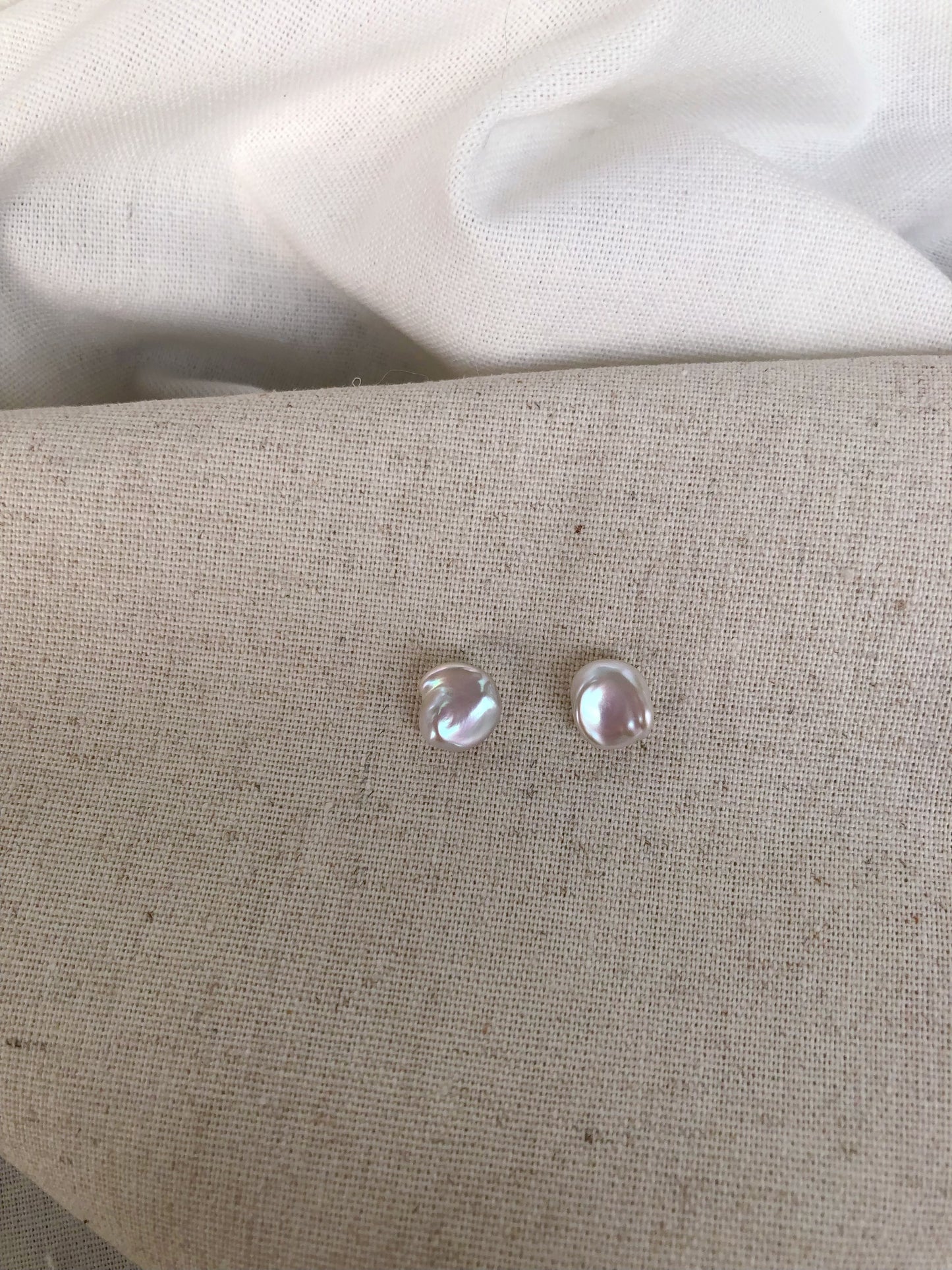 Petale de Mistissi – Pearl Stud Earring
