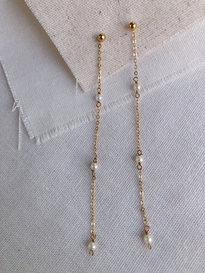 Dainty de Mistissi Trio Freshwater Pearl Earrings