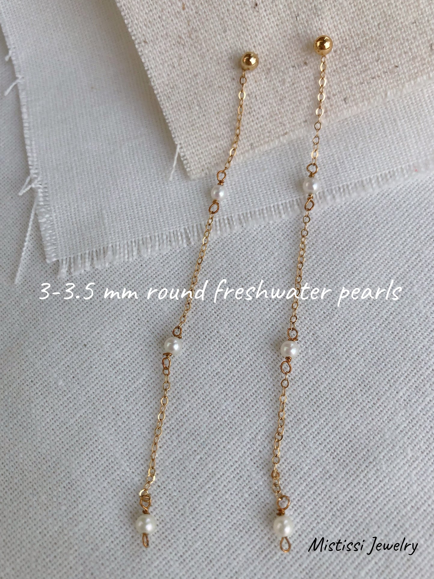 Dainty de Mistissi Trio Freshwater Pearl Earrings