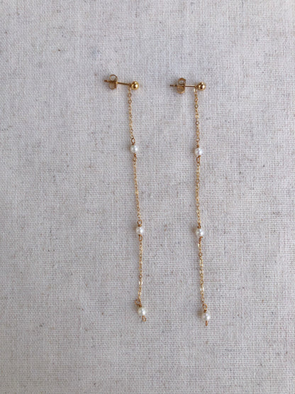 Dainty de Mistissi Trio Freshwater Pearl Earrings