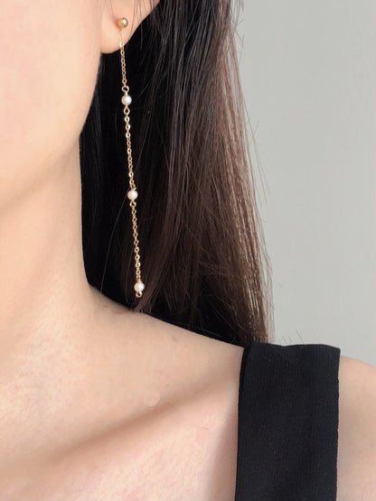 Dainty de Mistissi Trio Freshwater Pearl Earrings