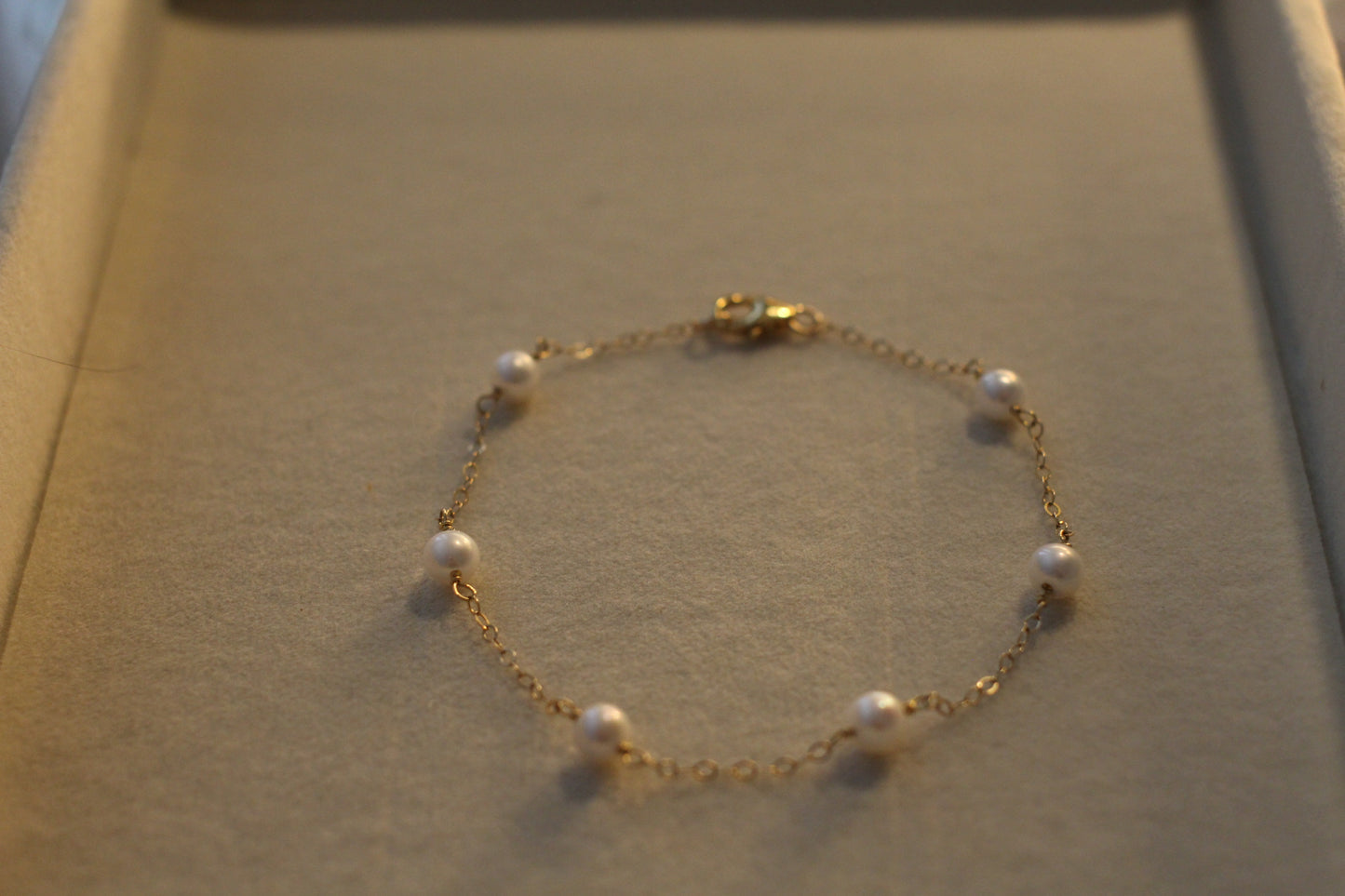 Amour de Mistissi: Floating Pearl Bracelet