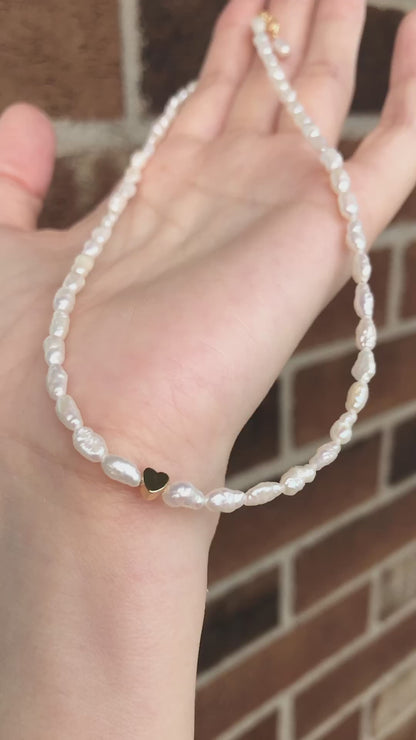 Amour de Mistissi minimalist pearl choker