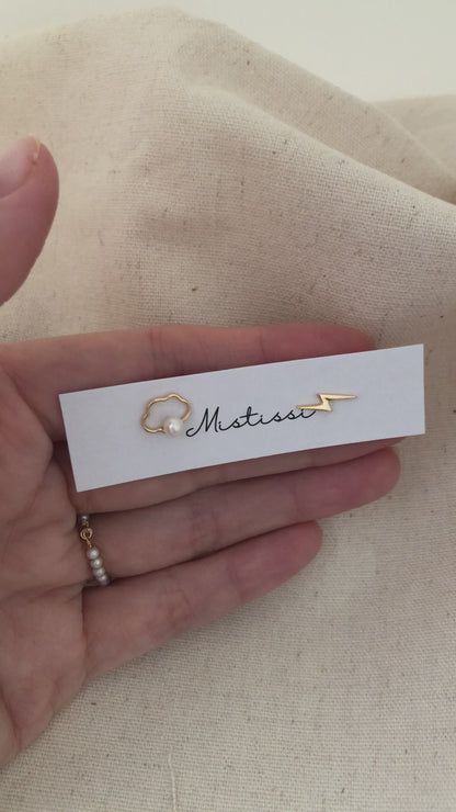 Amour de Mistissi – Étincelle & Perle Stud Set