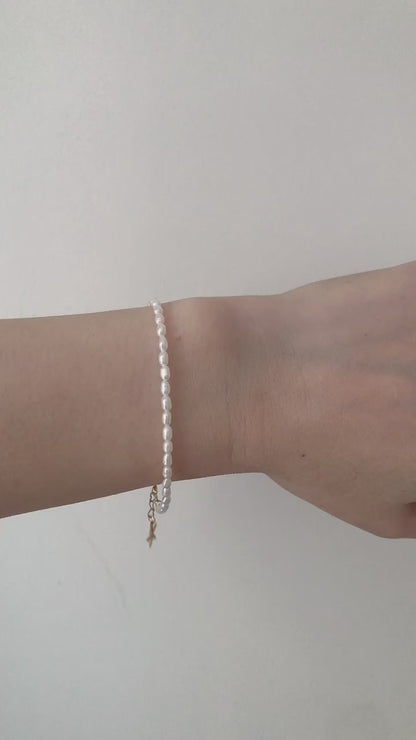Micro de Mistissi – Seed Rice Pearl Bracelet