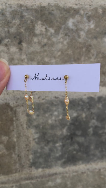 Micro de Mistissi Gold Keshi Pearl Chain Dangle Earrings