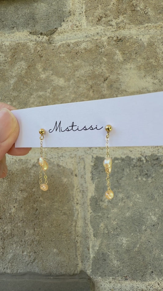 Micro de Mistissi Golden  Keshi Pearl Chain Dangle Earringsn