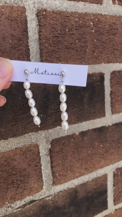 Fil de Perles – Rice Pearl Linear Drop Earrings