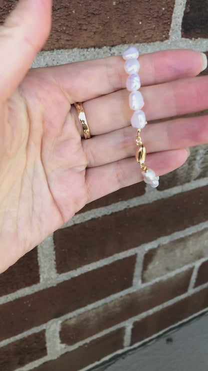 Lune Blanche de Mistissi – Minimalist Baroque Pearl Bracelet