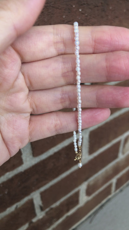Micro de Mistissi – Petite Pearl Whisper Anklet