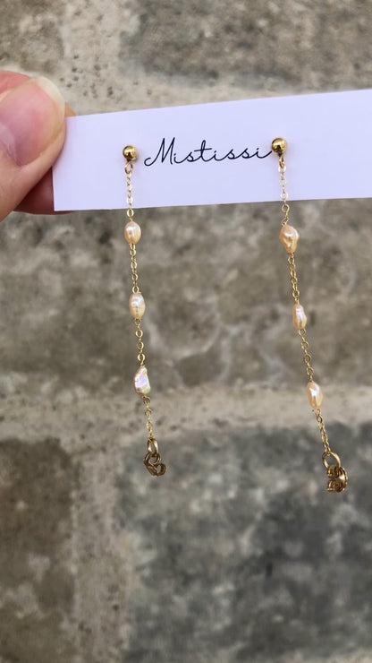 Micro de Mistissi Gold Keshi Pearl Chain Dangle Earrings