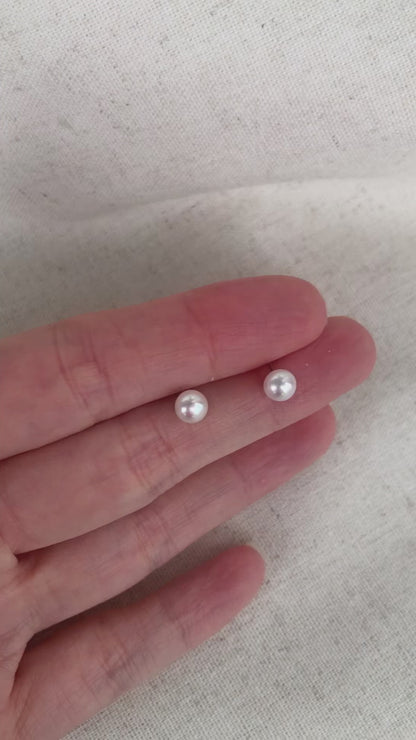 Micro de Mistissi Seed Stud Pearl Earrings